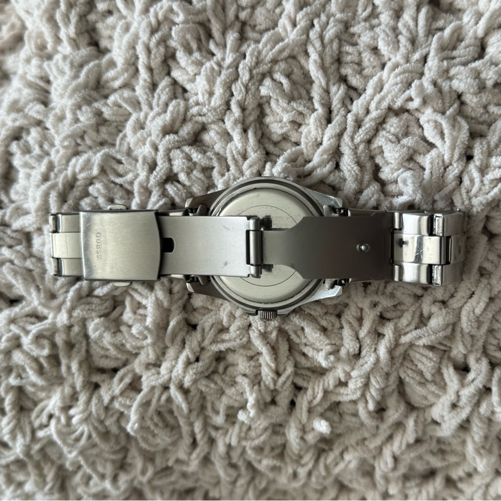 GUESS Watch - Picture 4 of 8